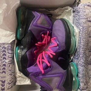 Nike Lebron XIX 19 DJ Bron Basketball Shoes CZ0203-500 Wild Berry Size 8